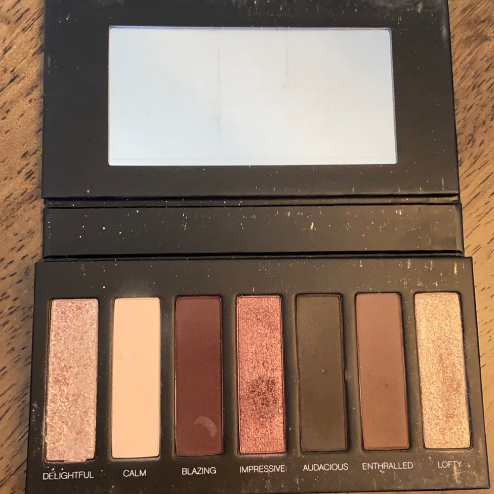 Younique Addiction palette 6